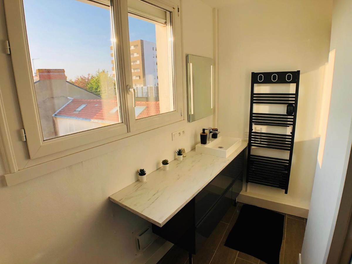 Charmant Appartement 1-4 Personnes, Proche Centre Avec Parking Nantes Bagian luar foto